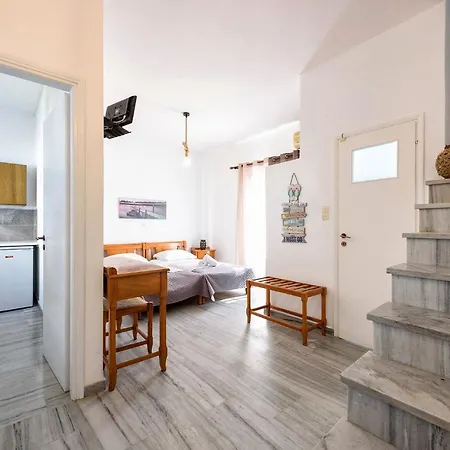 艾斯特里亚公寓酒店 5* Páros