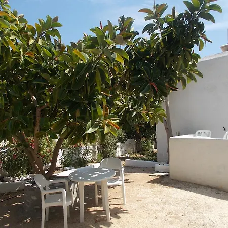 艾斯特里亚公寓酒店 5* Páros